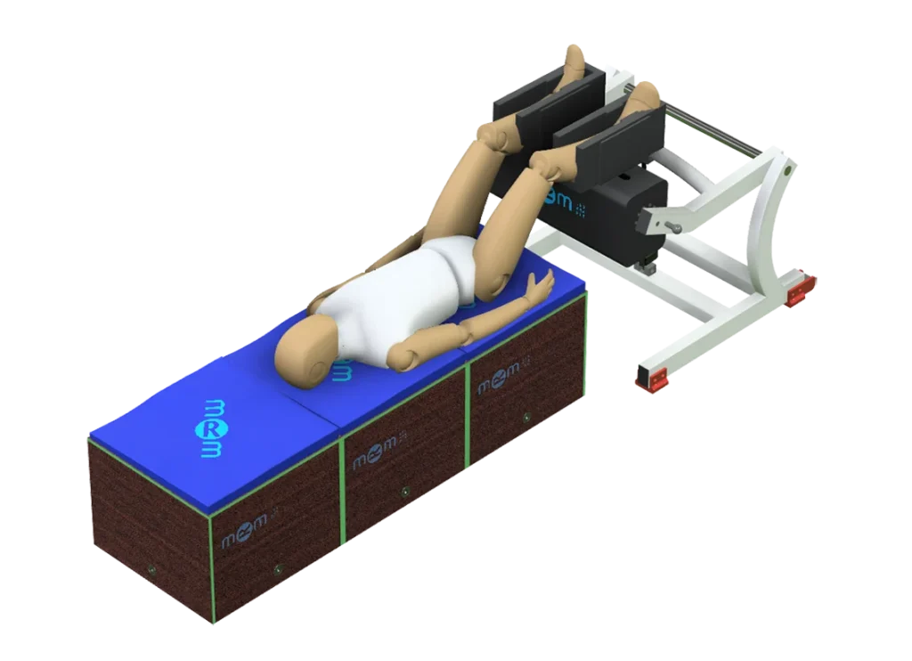 Dispositif de rééducation avec mannequin en position horizontale, conçu comme un système multiposition qui s'adapte à différents groupes musculaires avec des exercices spécifiques.
