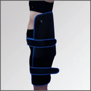Person in profile showing a exchanger fitted to the buttocks and gluteal area, designed to apply heat or cold.