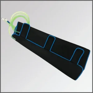 Échangeur de pour jambe entière avec tuyaux de raccordement, conçu pour appliquer de la chaleur, du froid ou des contrastes thermiques.